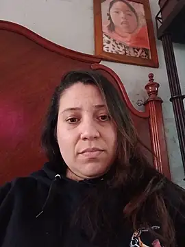 Snapshot of Maira73 chatting on 06-10-26, 05:45 Maira73 online show from 06-10-26, 05:45