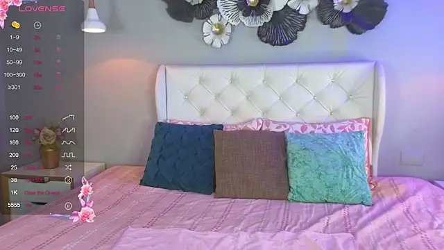 Snapshot of emilyy_sofiaa chatting on 06-06-26, 01:27 emilyy sofiaa online show from 06-06-26, 01:27
