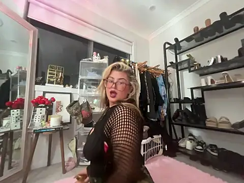 luckygigi online show from 06-06-26, 07:35