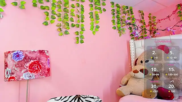 Snapshot of valentinee_xo chatting on 06-26-26, 05:12 valentinee xo online show from 06-26-26, 05:12