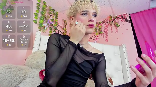Snapshot of valentinee_xo chatting on 07-10-26, 06:17 valentinee xo online show from 07-10-26, 06:17