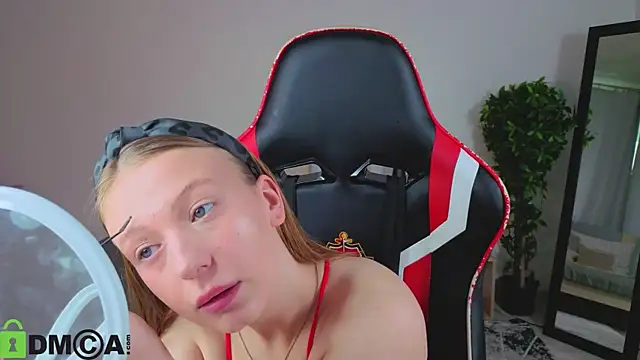 BeatriceLoven online show from 06-17-26, 07:11