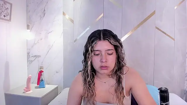 ChloeBelle  online show from 06-02-26, 01:02