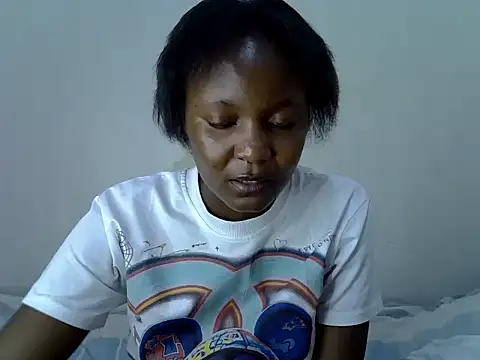 pretty lunaa online show from 06-17-26, 04:08