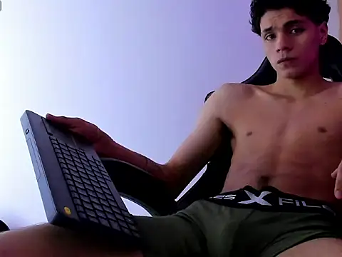 Snapshot of Ithan_Hott chatting on 06-03-26, 03:53 Ithan Hott online show from 06-03-26, 03:53