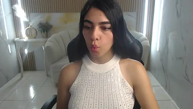 Snapshot of Emilly_s chatting on 06-05-26, 12:33 Emilly s online show from 06-05-26, 12:33