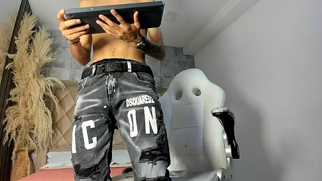 LucasJhonson  online show from 06-09-26, 01:17