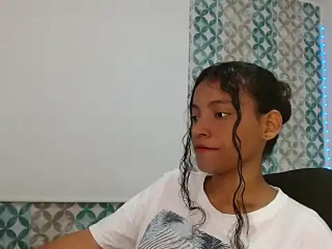 Snapshot of Isabellacarson chatting on 06-17-26, 05:58 Isabellacarson online show from 06-17-26, 05:58