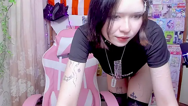 Snapshot of honeycelestia chatting on 06-06-26, 05:28 honeycelestia online show from 06-06-26, 05:28