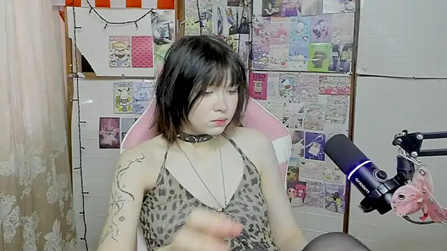 Snapshot of honeycelestia chatting on 06-11-26, 05:33 honeycelestia online show from 06-11-26, 05:33