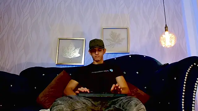 Snapshot of AxelFalconn chatting on 06-09-26, 06:19 AxelFalconn online show from 06-09-26, 06:19