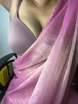 Snapshot of sexyveena chatting on 06-07-26, 02:32 sexyveena online show from 06-07-26, 02:32