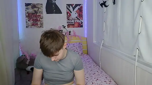 EmyHills online show from 06-20-26, 05:27