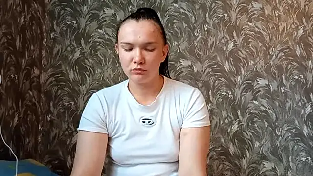 Snapshot of PhyllisMackert chatting on 06-07-26, 05:06 PhyllisMackert online show from 06-07-26, 05:06