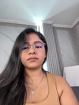 ValentinaLuciana online show from 06-03-26, 02:33