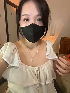 Snapshot of Linnacute22 chatting on 07-25-26, 02:14 Linnacute22 online show from 07-25-26, 02:14