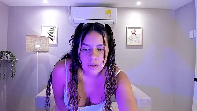 Snapshot of Mavi_saenz chatting on 06-03-26, 08:03 Mavi saenz online show from 06-03-26, 08:03