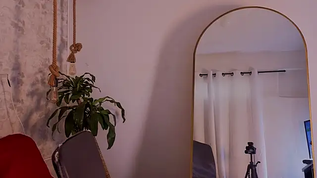 chloe bronze online show from 06-26-26, 07:29