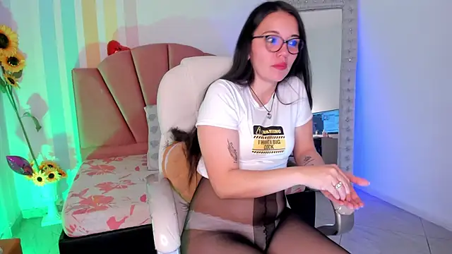 Emma lakshmi online show from 07-18-26, 03:49