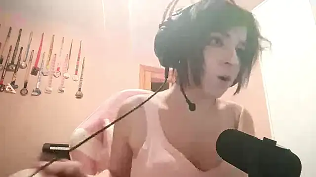 bunnyhoneylovehands online show from 06-18-26, 06:01