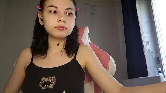 Snapshot of MilaTease chatting on 06-05-26, 05:03 MilaTease online show from 06-05-26, 05:03