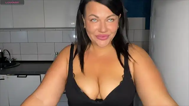 Snapshot of Annbigass chatting on 06-19-26, 03:44 Annbigass online show from 06-19-26, 03:44