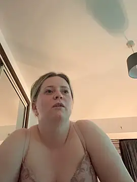 Snapshot of Jasminee210 chatting on 06-15-26, 10:23 Jasminee210 online show from 06-15-26, 10:23