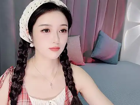 Snapshot of Momo-Wow chatting on 06-04-26, 06:19 Momo-Wow online show from 06-04-26, 06:19