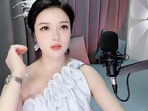 Snapshot of Momo-Wow chatting on 06-05-26, 04:52 Momo-Wow online show from 06-05-26, 04:52