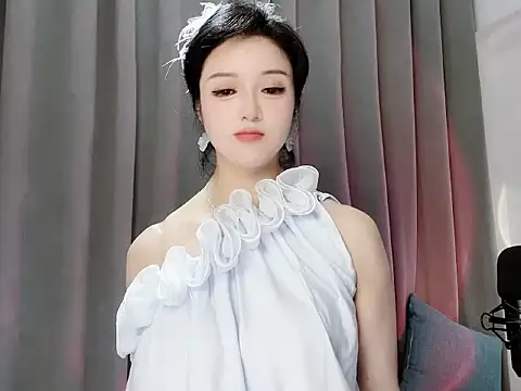 Snapshot of Momo-Wow chatting on 06-05-26, 06:52 Momo-Wow online show from 06-05-26, 06:52