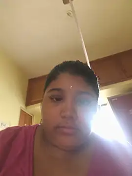 Snapshot of meenaqueen chatting on 06-04-26, 05:35 meenaqueen online show from 06-04-26, 05:35