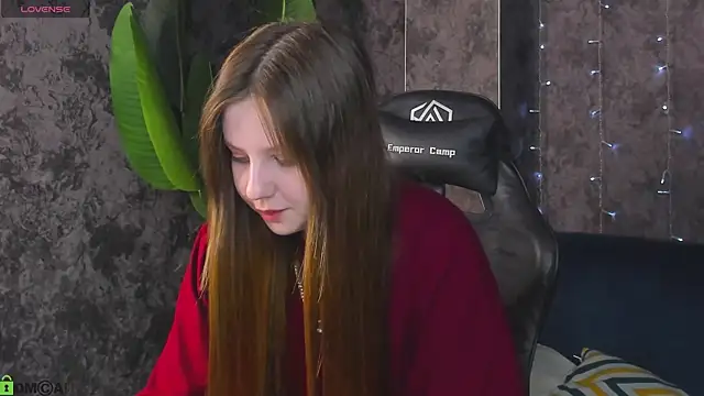 Snapshot of Violeta_Paul chatting on 06-05-26, 01:01 Violeta Paul online show from 06-05-26, 01:01