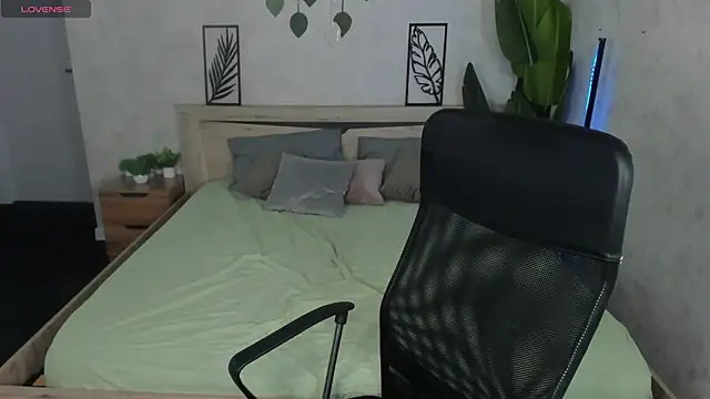 Snapshot of Violeta_Paul chatting on 06-08-26, 01:28 Violeta Paul online show from 06-08-26, 01:28
