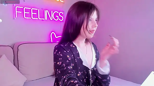 Snapshot of Violeta_Paul chatting on 06-11-26, 02:53 Violeta Paul online show from 06-11-26, 02:53