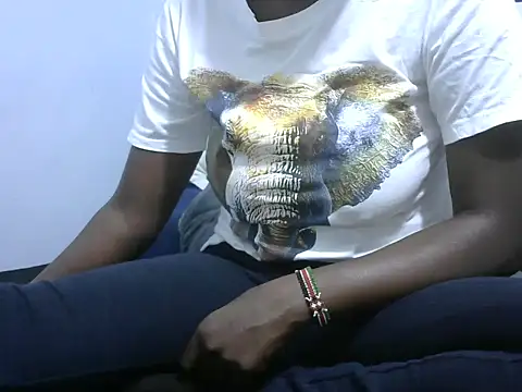 Snapshot of saxy_gal chatting on 06-03-26, 03:28 saxy gal online show from 06-03-26, 03:28