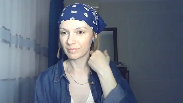AdelleLovee  online show from 06-07-26, 06:11