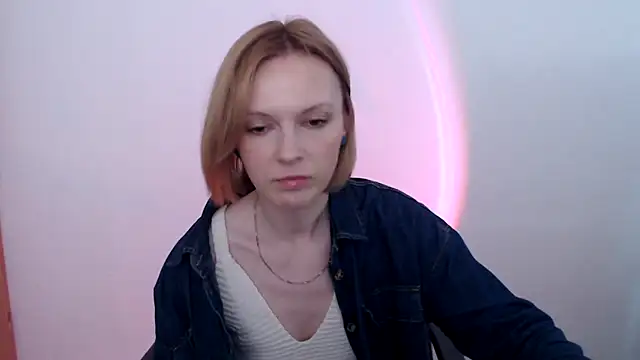 AdelleLovee  online show from 06-08-26, 07:20