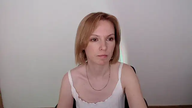 AdelleLovee  online show from 06-09-26, 09:54