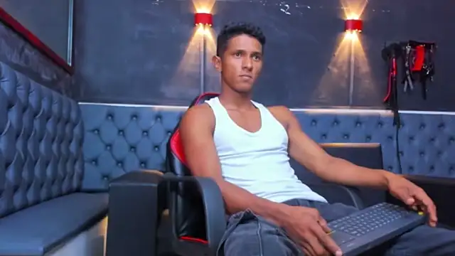 Snapshot of Yoel_Blessed chatting on 06-06-26, 11:59 Yoel Blessed online show from 06-06-26, 11:59
