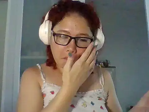 Snapshot of bitchychubby chatting on 07-08-26, 01:43 bitchychubby online show from 07-08-26, 01:43