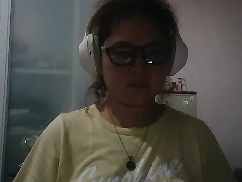 Snapshot of bitchychubby chatting on 07-12-26, 02:52 bitchychubby online show from 07-12-26, 02:52
