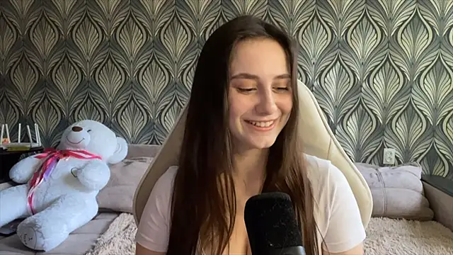 Snapshot of LauriWhitlock chatting on 06-02-26, 12:07 LauriWhitlock online show from 06-02-26, 12:07