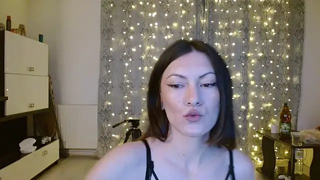 Snapshot of LoraBelle12 chatting on 06-09-26, 08:42 LoraBelle12 online show from 06-09-26, 08:42