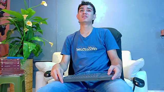 Snapshot of aalejo_gray chatting on 06-02-26, 01:24 aalejo gray online show from 06-02-26, 01:24