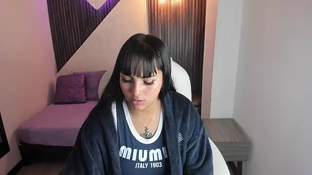 Snapshot of Bella_Raven chatting on 06-08-26, 11:32 Bella Raven online show from 06-08-26, 11:32