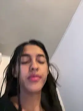 Snapshot of mia_honeyy_ chatting on 06-05-26, 05:25 mia honeyy online show from 06-05-26, 05:25