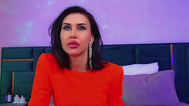 Snapshot of KaylaMous chatting on 06-03-26, 02:44 KaylaMous online show from 06-03-26, 02:44
