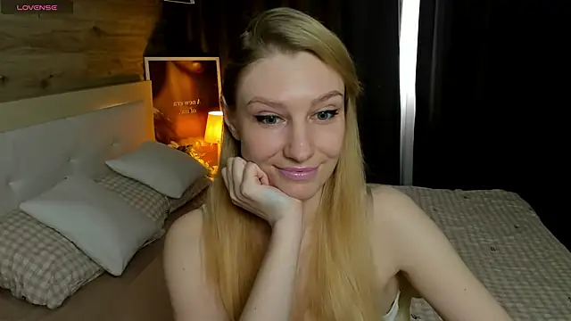 Snapshot of ReginaAmour chatting on 06-03-26, 01:03 ReginaAmour online show from 06-03-26, 01:03