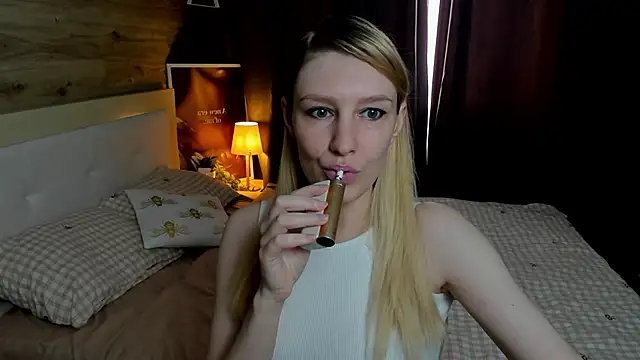 Snapshot of ReginaAmour chatting on 06-04-26, 01:17 ReginaAmour online show from 06-04-26, 01:17