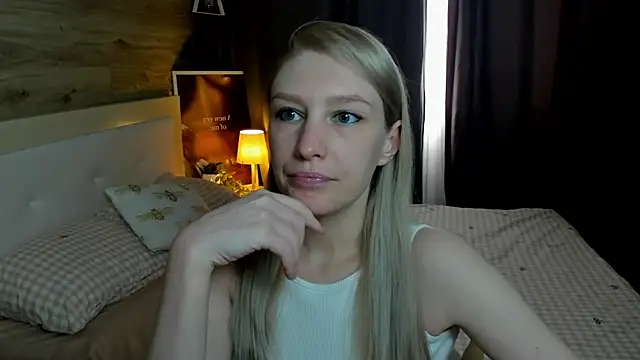 Snapshot of ReginaAmour chatting on 06-06-26, 01:27 ReginaAmour online show from 06-06-26, 01:27
